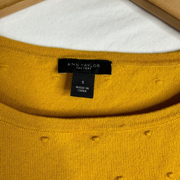 Ann Taylor Factory Swiss Dot Goldenrod Crew Neck Sweater Size Small - Picture 4 of 9